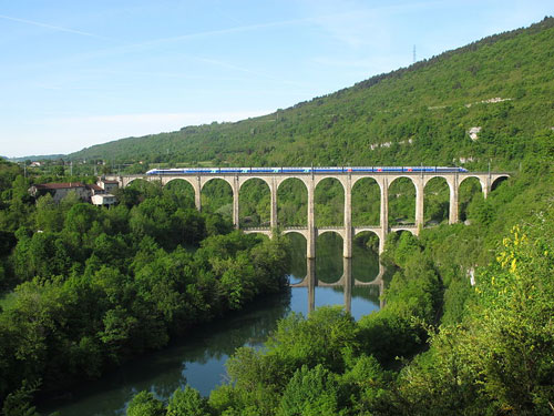 Viaduc de Cize-Bolozon dans l'Ain